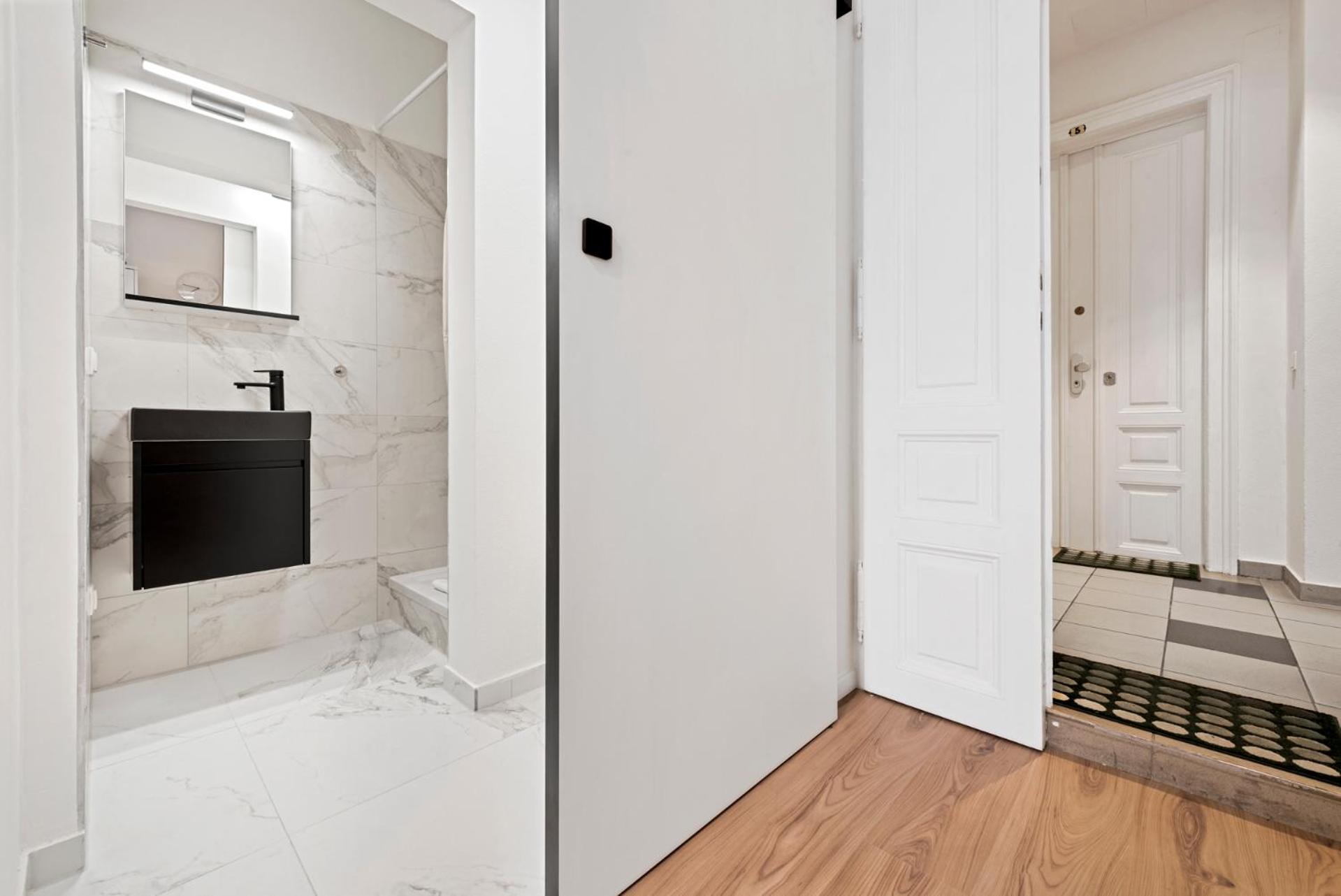 Cozy City Apartment - 15 Min To City-Centre - Contactless 24H Check-In Vienna Esterno foto